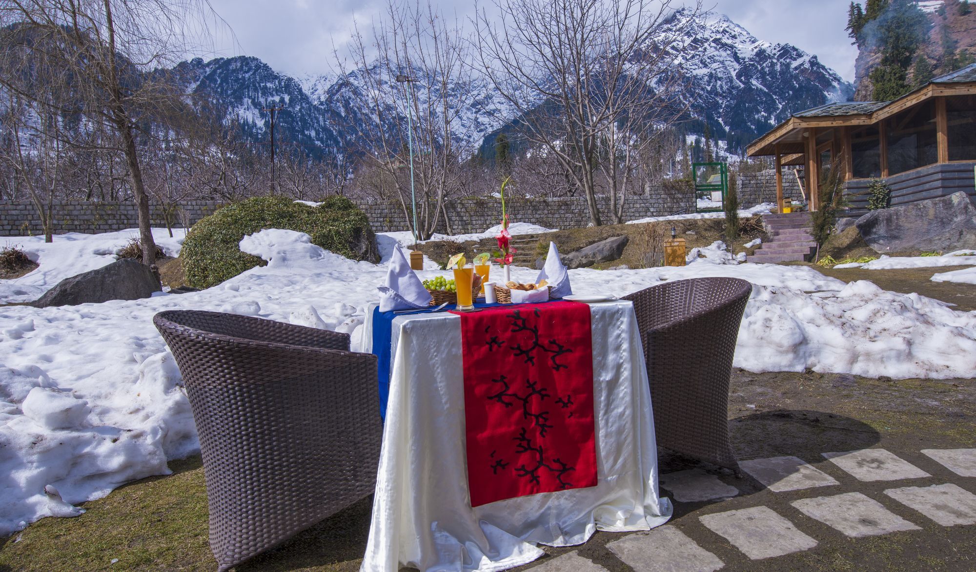 Solang Valley Resort Palchan Екстер'єр фото