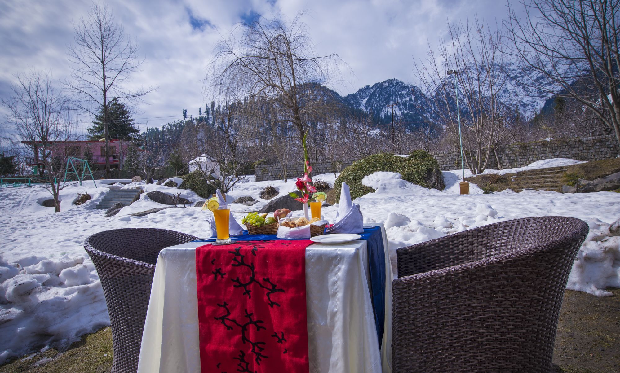 Solang Valley Resort Palchan Екстер'єр фото